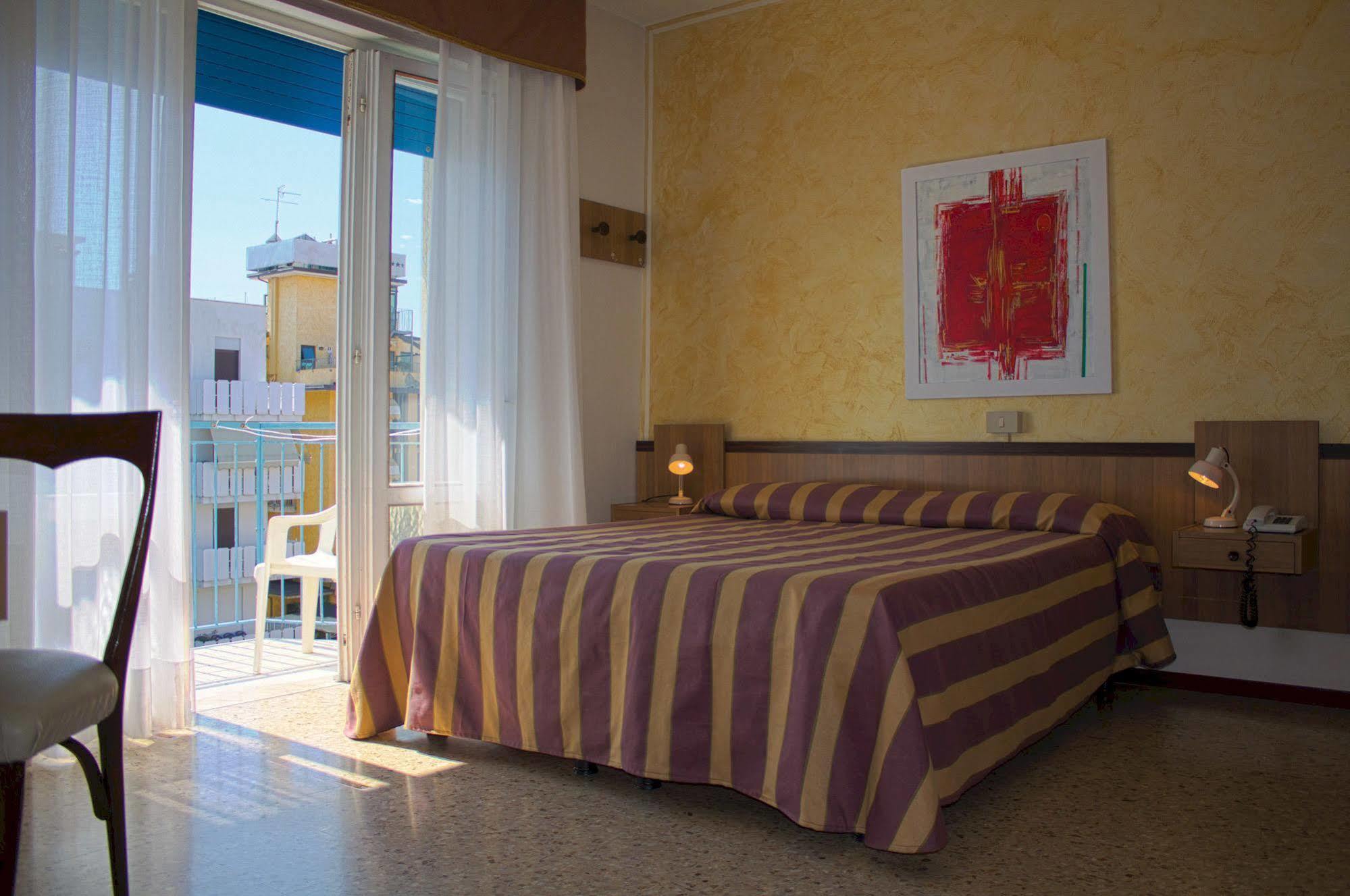 Hotel Azzorre Лидо-ди-Езоло Экстерьер фото